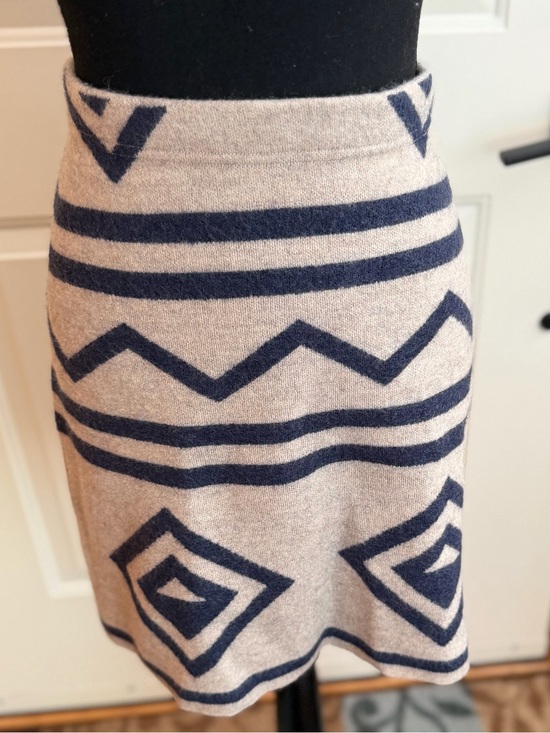 Toad&Co Dresses & Skirts - Toad & Co oatmeal & blue boiled merino wool diamond sweater skirt. Size medium